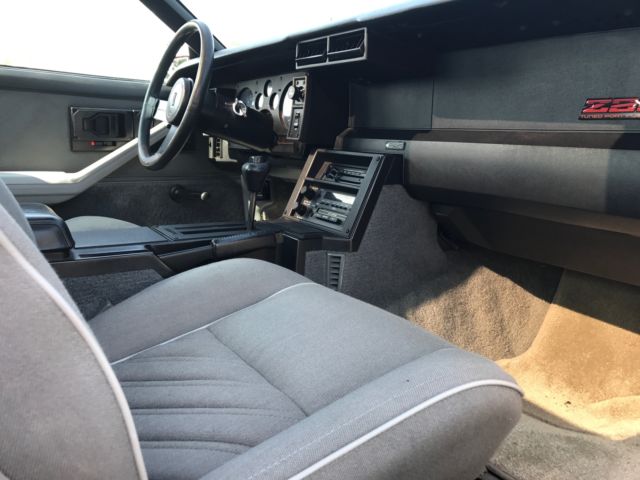 1987 Chevrolet Camaro Z28 Coupe 2-Door - photo 11