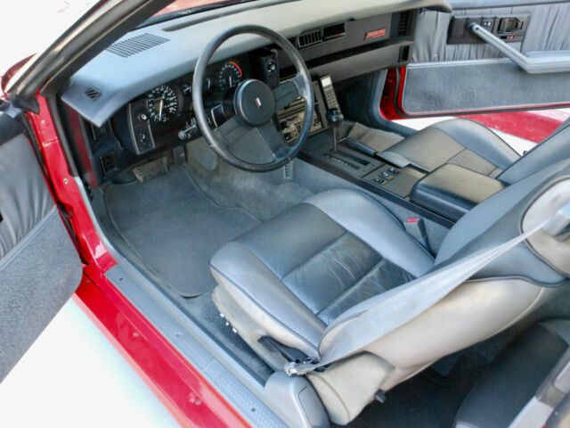1987 Chevrolet Camaro IROC Z28 - photo 4