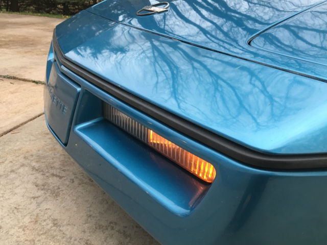1987 Chevrolet Corvette Base Hatchback 2-Door - photo 2