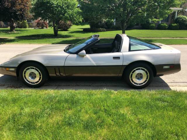 1987 Chevrolet Corvette - photo 2