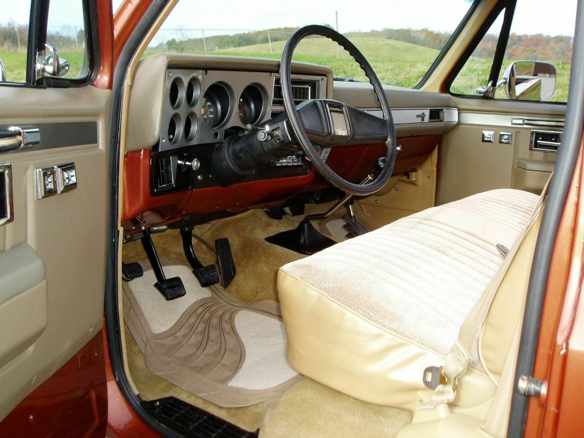 1987 Chevrolet C-10 Silverado 4x4 - photo 4