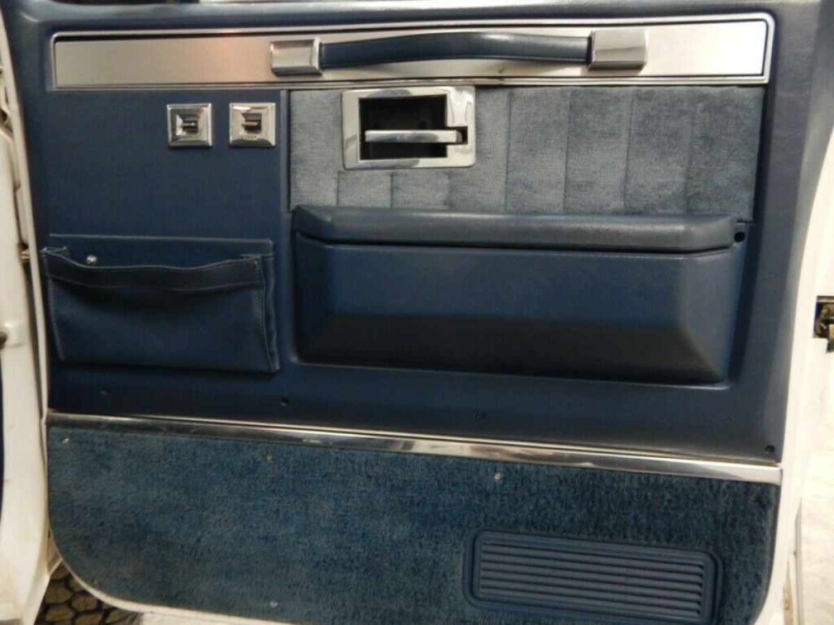 1987 Chevrolet C/K Pickup 3500 Silverado - photo 10