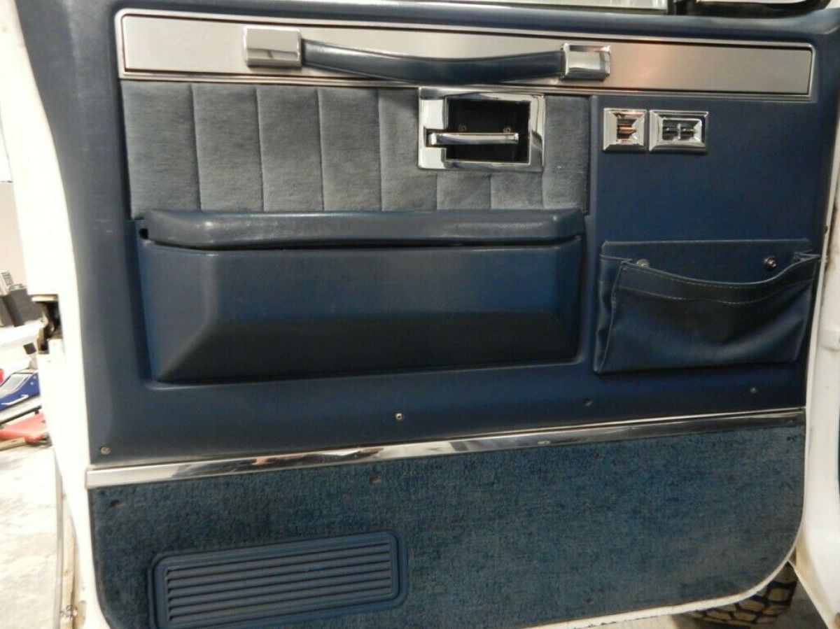 1987 Chevrolet C/K Pickup 3500 Silverado - photo 9