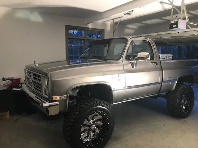 1987 Chevrolet Silverado 4x4 - 5.7 Liter Fuel Injected with 93,300 miles 1987 Chevrolet Silverado 1500 Silverado