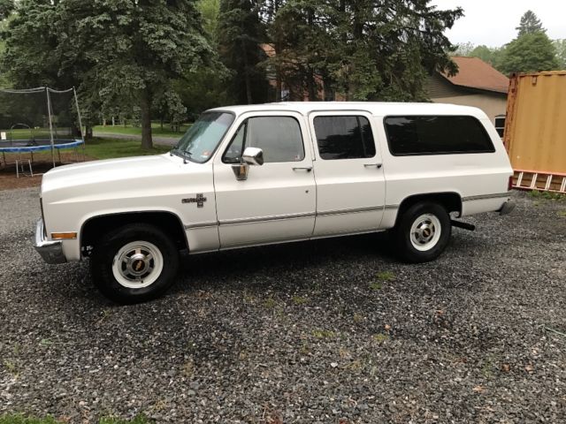 1987 Chevrolet Suburban Silverado 3/4 Ton - photo 2