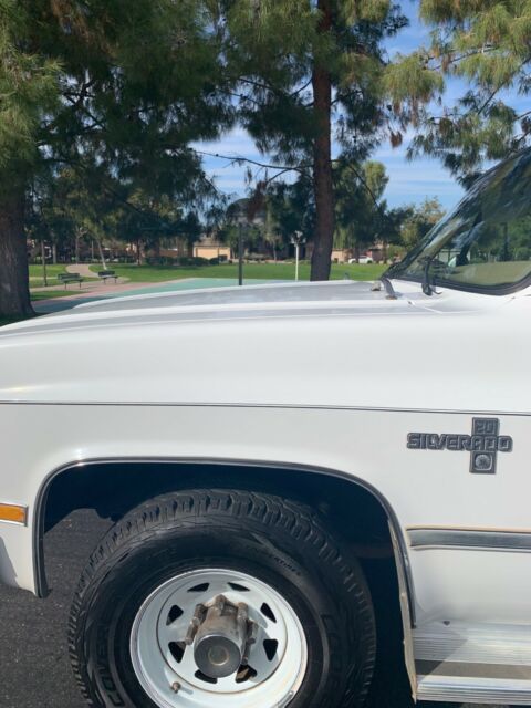 1987 Chevrolet Suburban - photo 12