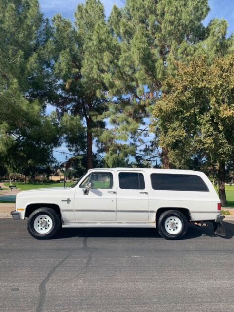 1987 Chevrolet Suburban - photo 2