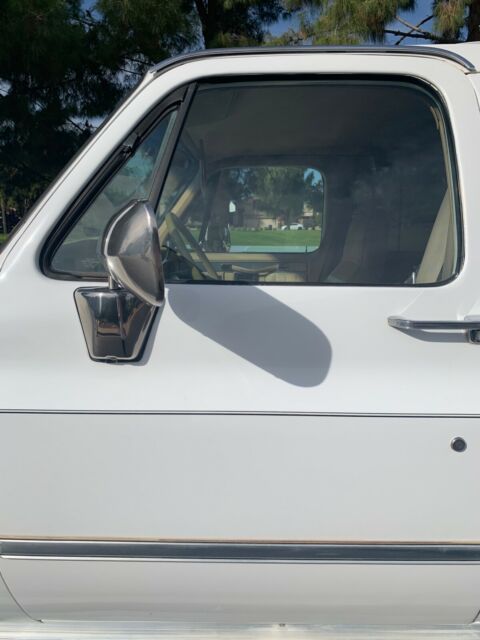 1987 Chevrolet Suburban - photo 4