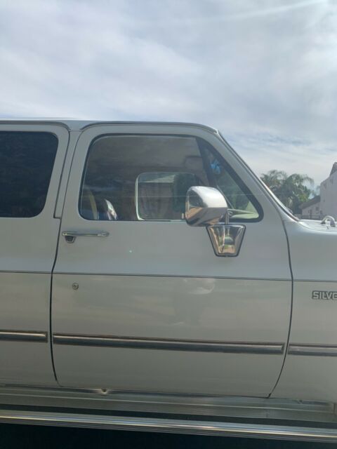 1987 Chevrolet Suburban - photo 7