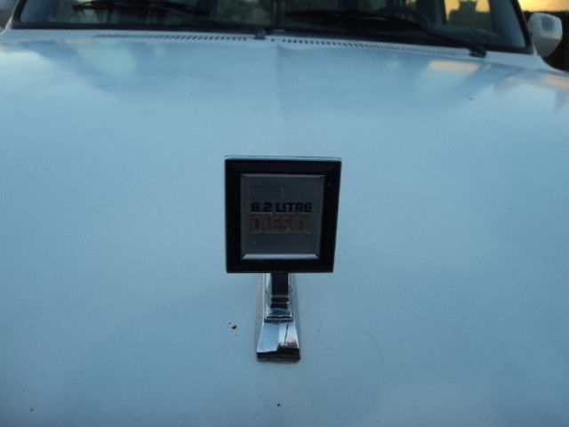 1987 Chevrolet Suburban - photo 2