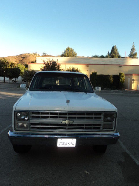 1987 Chevrolet Suburban - photo 3