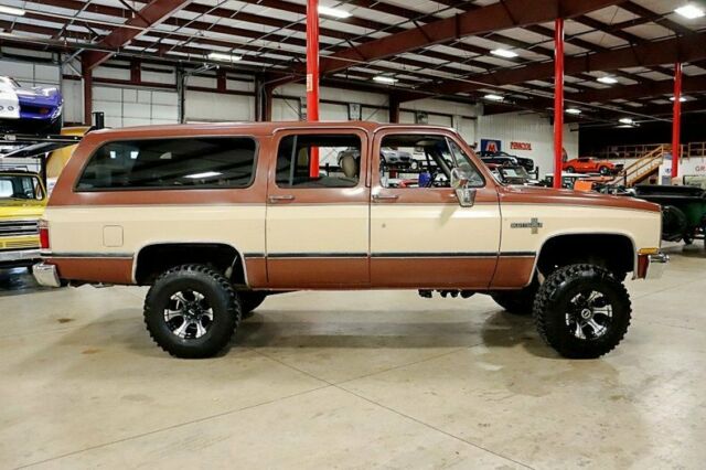 1987 Chevrolet Suburban -- - photo 6