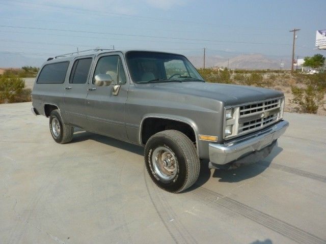 1987 CHEVROLET SUBURBAN 4X4 ONE OWNER 94000 MILES XINT REAR AIR 3 ROWS OF SEATS 1987 Chevrolet Suburban