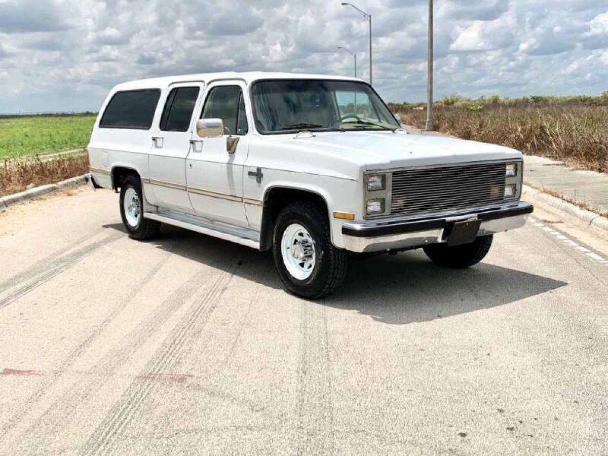 1987 Chevrolet Suburban R20 4dr SUV - photo 5