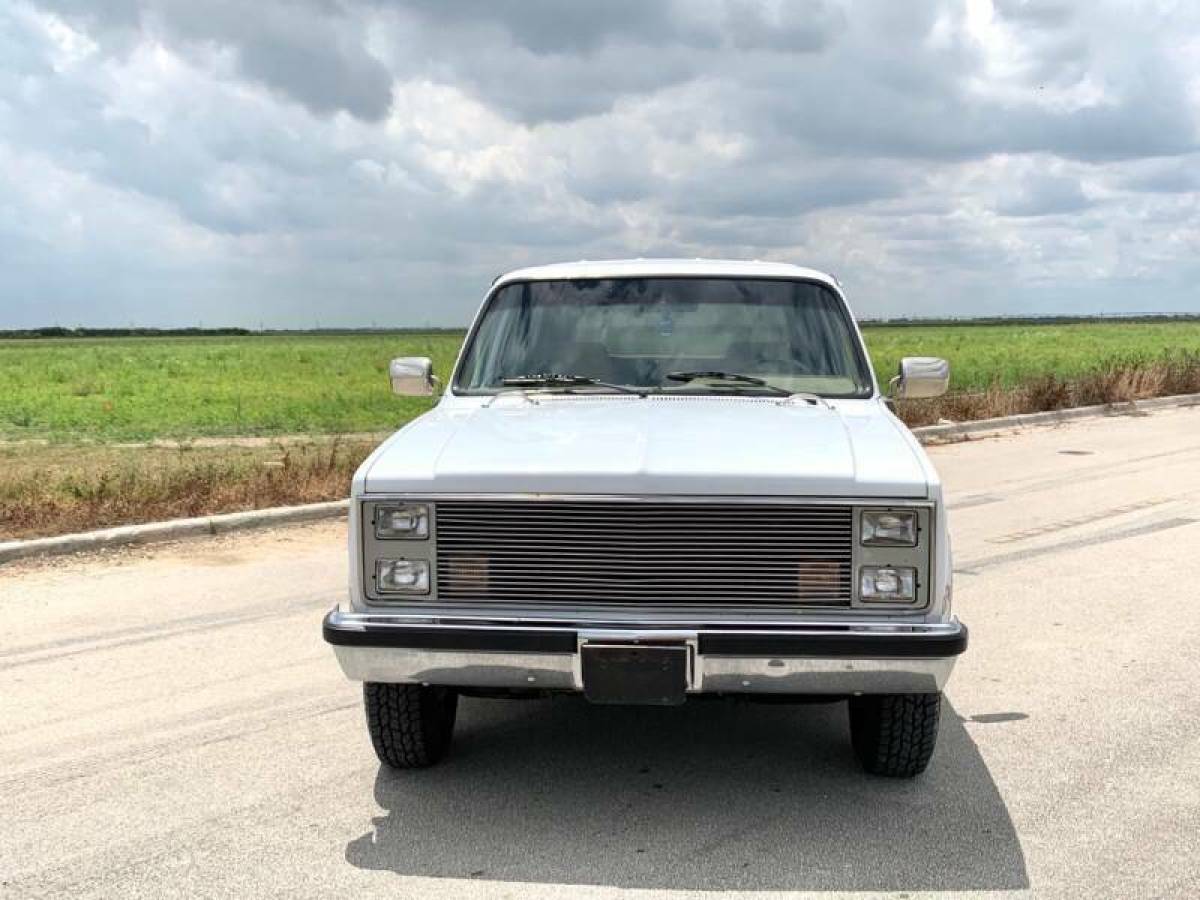 1987 Chevrolet Suburban R20 4dr SUV - photo 6