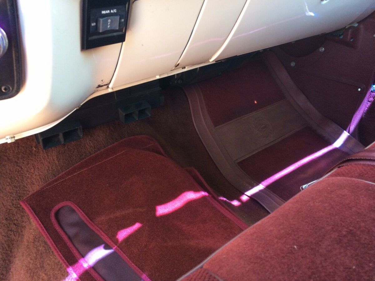 1987 Chevrolet Suburban - photo 11