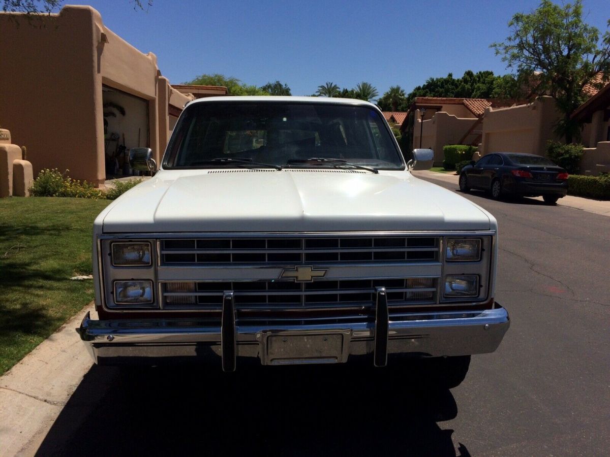 1987 Chevrolet Suburban - photo 4