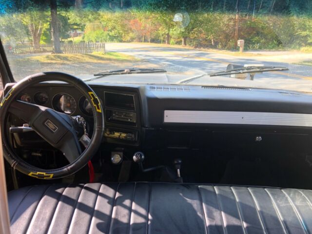 1987 Chevrolet C/K Pickup 1500 Custom Deluxe - photo 2