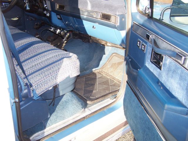1987 Chevrolet Suburban Silverado Sport Utility 4-Door - photo 11