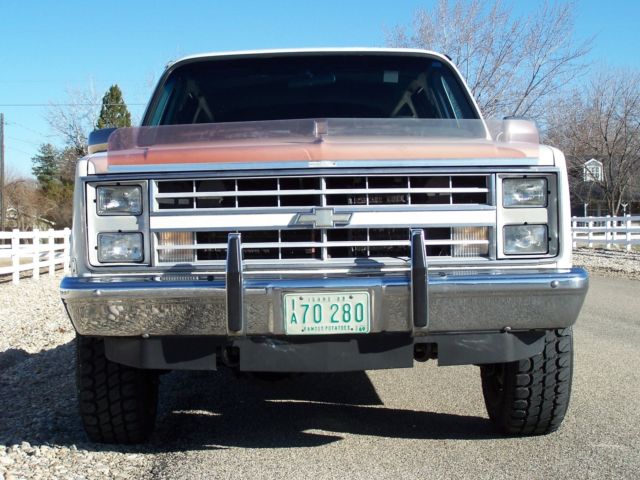 1987 Chevrolet Suburban Silverado Sport Utility 4-Door - photo 2