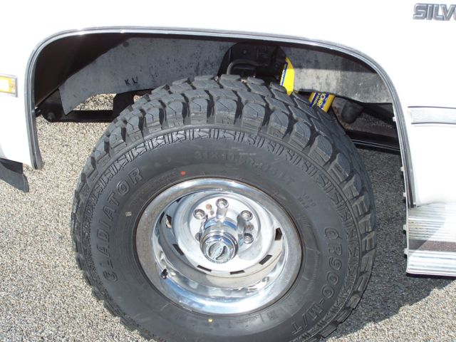 1987 Chevrolet Suburban Silverado Sport Utility 4-Door - photo 6