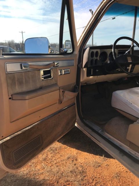 1987 Chevrolet Suburban Silverado Sport Utility 4-Door - photo 10