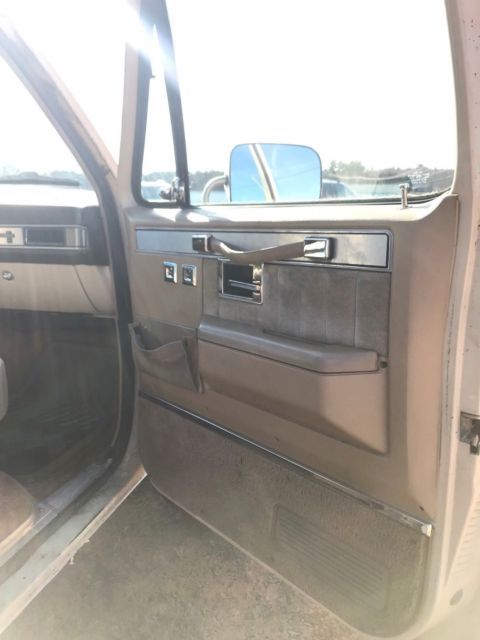 1987 Chevrolet Suburban Silverado Sport Utility 4-Door - photo 12