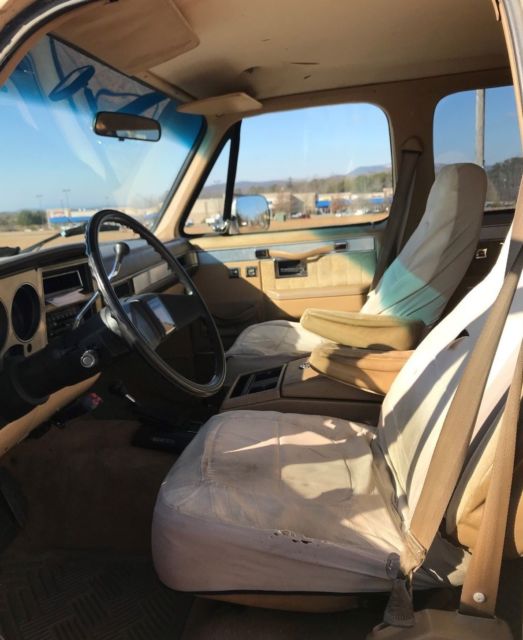 1987 Chevrolet Suburban Silverado Sport Utility 4-Door - photo 7