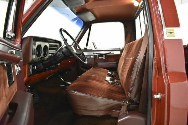 1987 Chevrolet C/K Pickup 1500 V20 4WD Regular Cab - photo 6