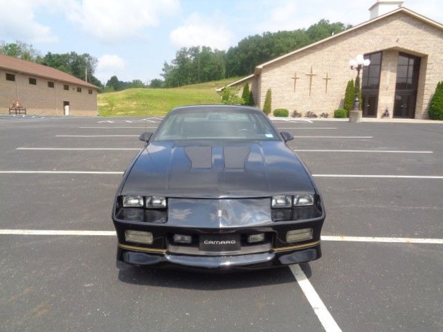 1987 Chevrolet Camaro iroc Z - photo 2