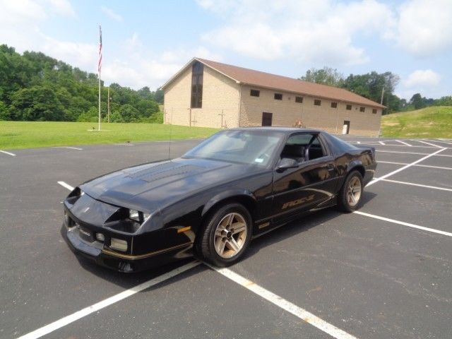 1987 Chevrolet Camaro iroc Z - photo 3
