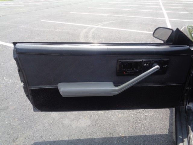 1987 Chevrolet Camaro iroc Z - photo 5