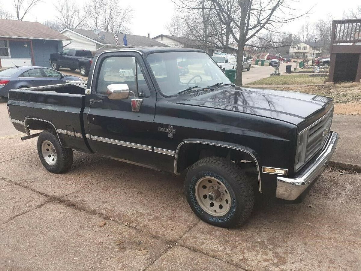 1987 Chevrolet Silverado 1500 4x4 Pickup - photo 2