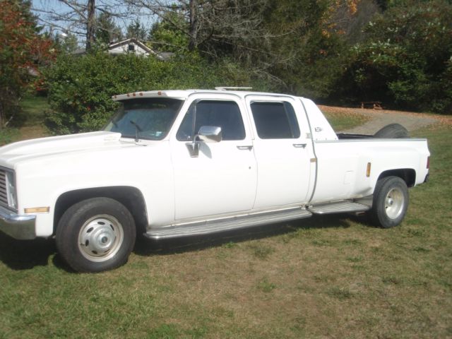 1987 Chevrolet Silverado 3500 lots  of chrome
