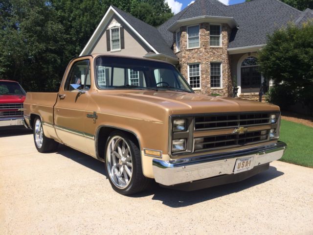 1987 Chevy C10 R10 Shortbed Fuel Injected Gold Lowered 20" Gray spoke US Mags 1987 Chevrolet C-10 Scottsdale
