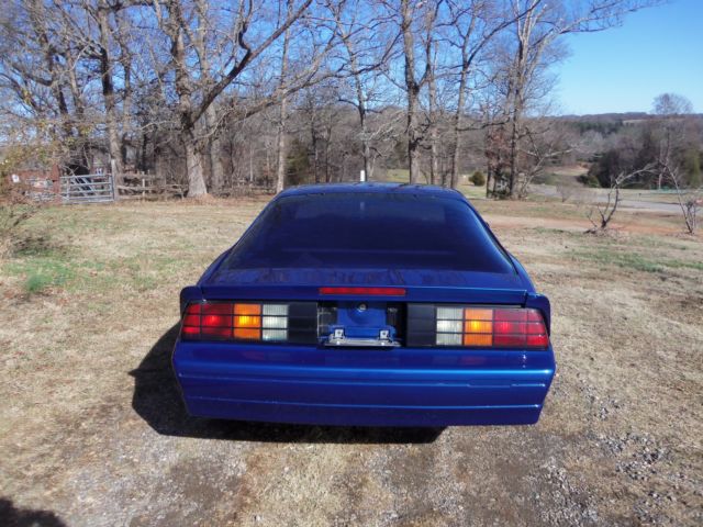 1987 Chevrolet Camaro Iroc-Z Coupe 2-Door - photo 3