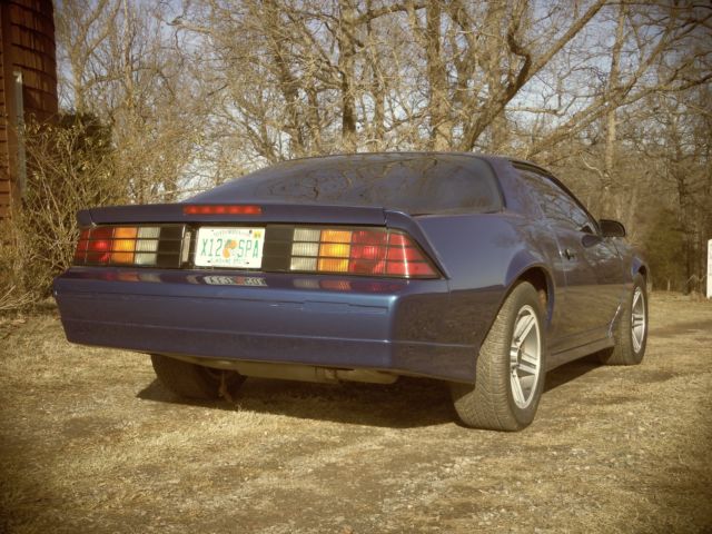 1987 Chevrolet Camaro Iroc-Z Coupe 2-Door - photo 7