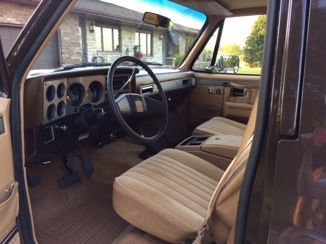 1987 Chevrolet Suburban - photo 6