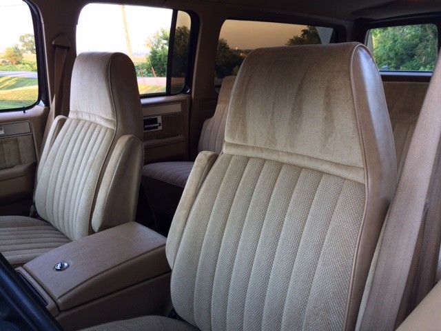 1987 Chevrolet Suburban - photo 8