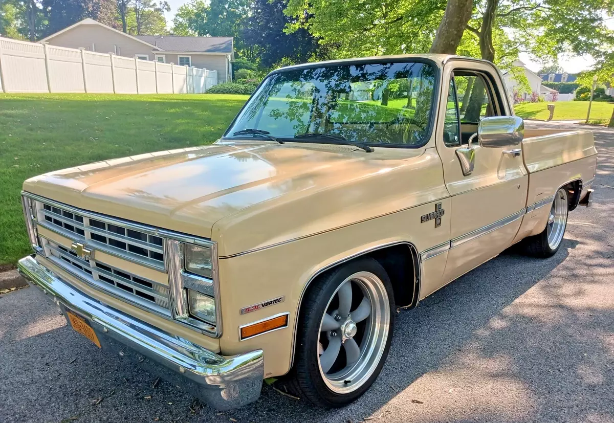 1987 CHEVY R10 SILVERADO SHORTBED PICKUP 5.3 LS V8 LOWERED 20" WHEELS NO RUST!!! 1987 Chevrolet C-10