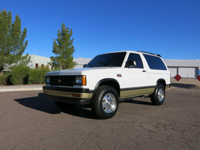 1987 Chevrolet Blazer S-10  2 DOOR - photo 3