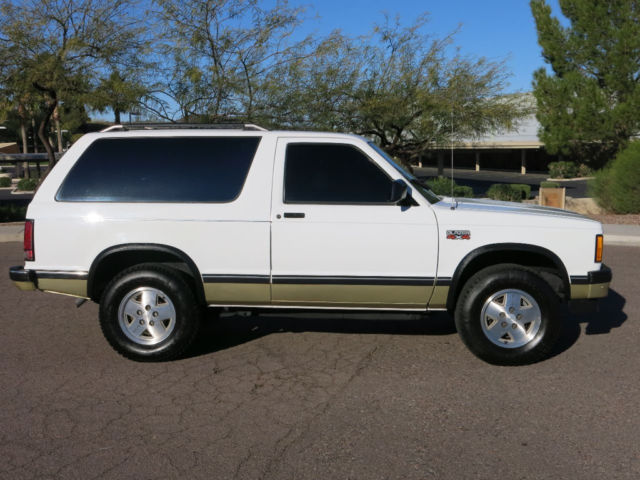 1987 Chevrolet Blazer S-10  2 DOOR - photo 4