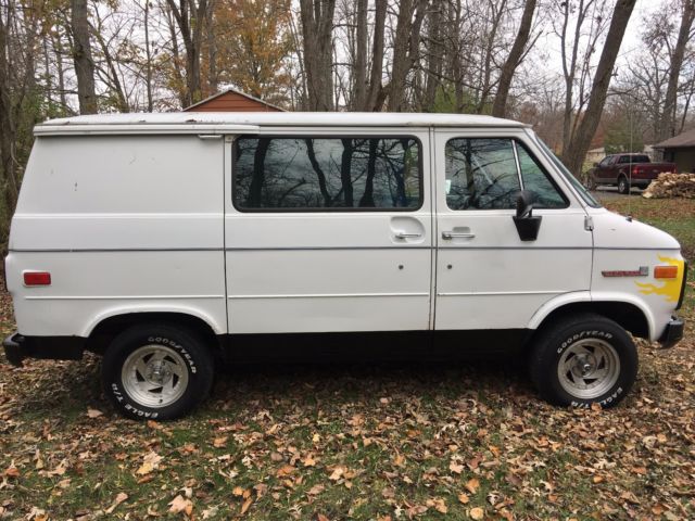 1987 CHEVY SHORTY G10 VANDURA V-8 Beach Cruiser. Short Wheel Base 1987 Chevrolet G20 Van SHORTY VANDURA