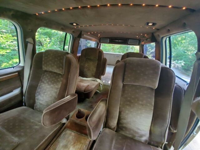 1987 Chevrolet Suburban Custom Classic - photo 12