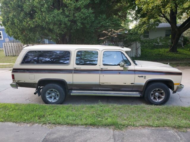 1987 Chevrolet Suburban Custom Classic - photo 3