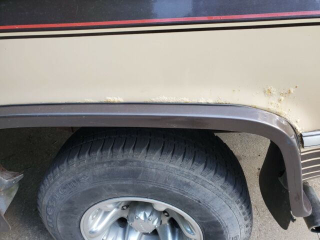 1987 Chevrolet Suburban Custom Classic - photo 8