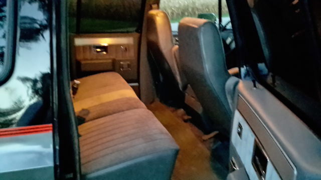1987 Chevrolet Suburban - photo 10