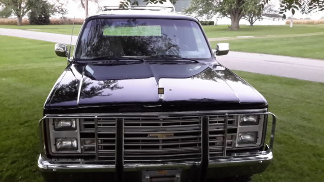 1987 Chevrolet Suburban - photo 3