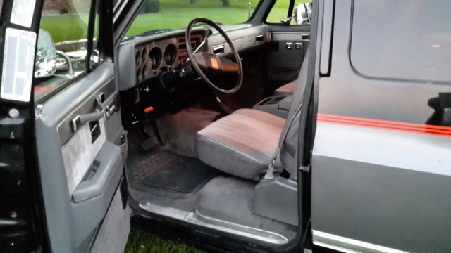 1987 Chevrolet Suburban - photo 8