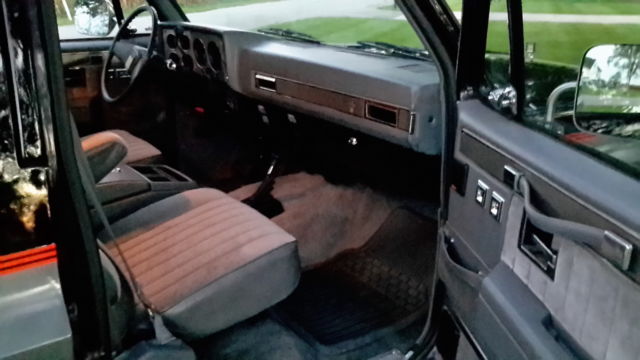 1987 Chevrolet Suburban - photo 9
